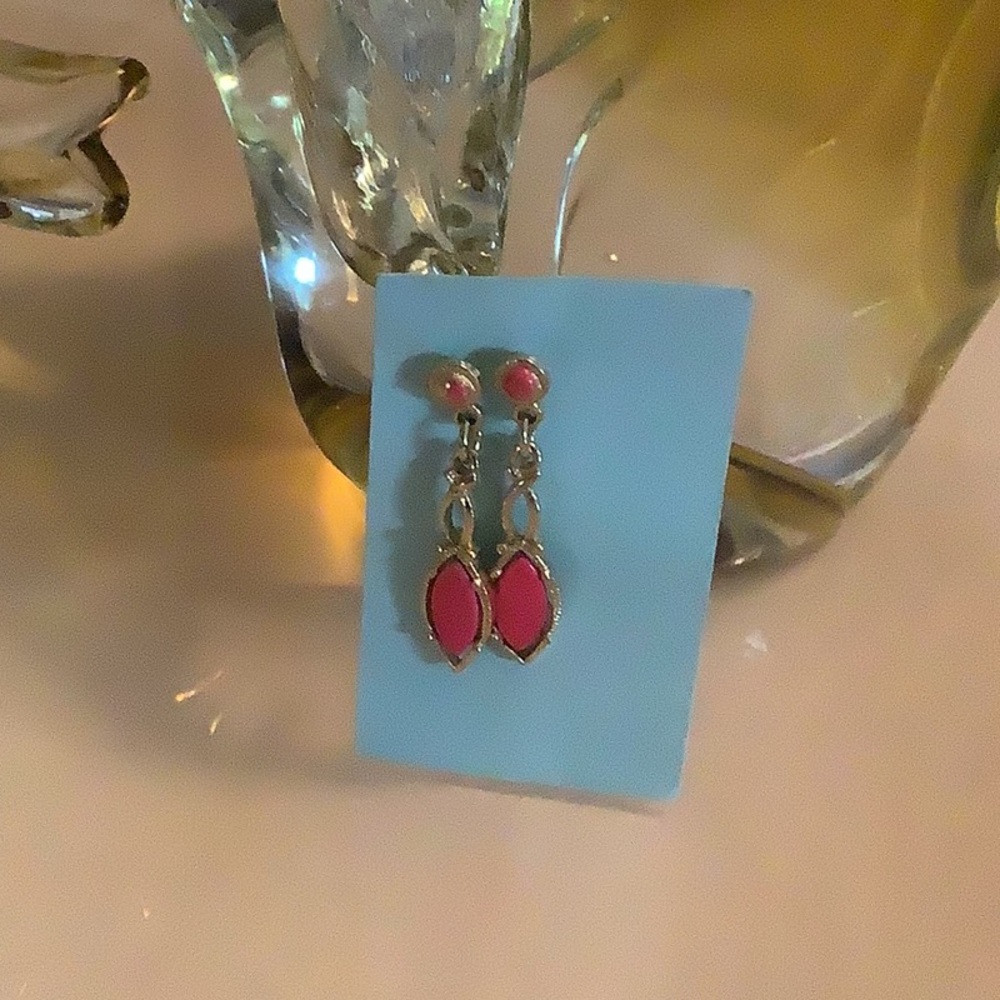 Dangle drop red gold pierced earrings look vintage very pretty design